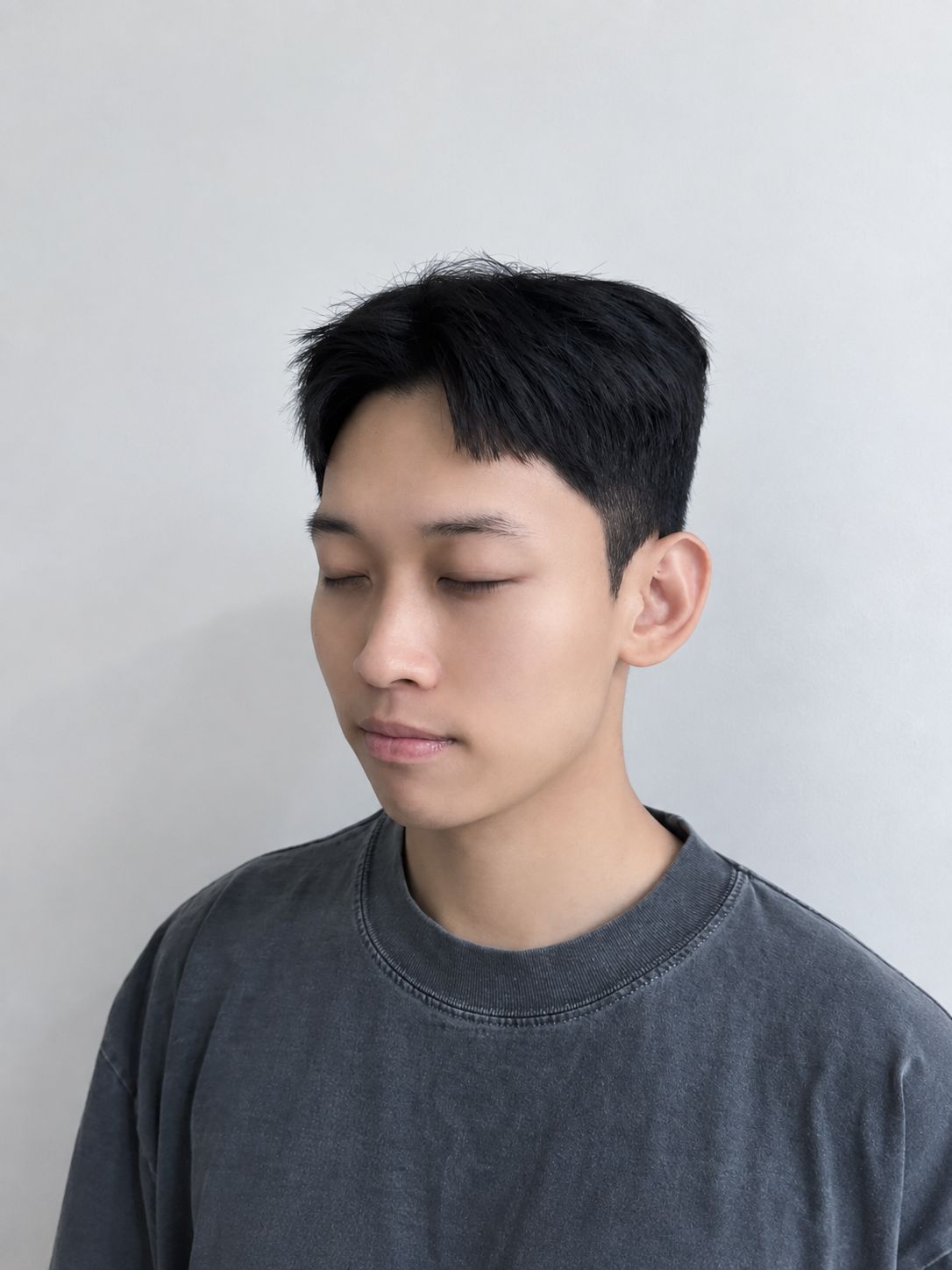 Drop cut at H.PLACE Jamsil LEEL by Beomsu Lim, Stylist